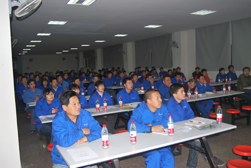 滬工閥門培訓(xùn)學(xué)員在認(rèn)真聽課