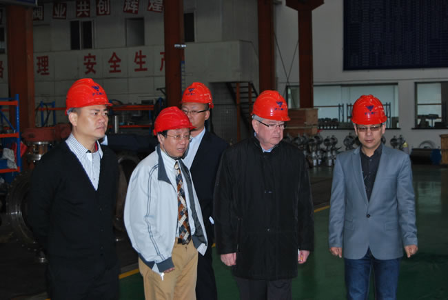 歐洲閥門協會主席皮埃爾先生參觀滬工閥門集團生產車間
