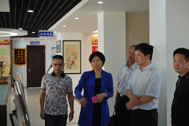 嘉定區組織部副部長陳杰在滬工閥門視察工作(圖2)