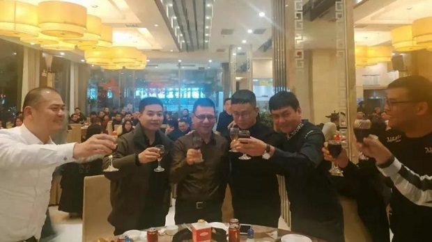 滬工閥門2020年會(huì)舉杯慶祝(3)